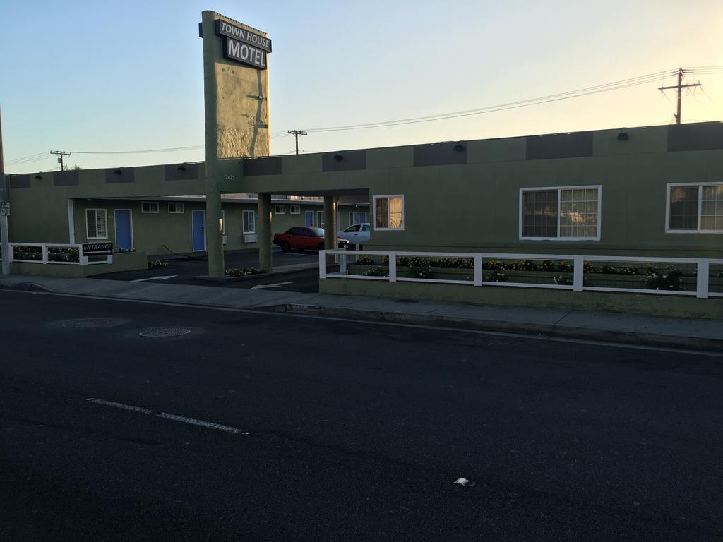 Town House Motel Lynwood Dış mekan fotoğraf